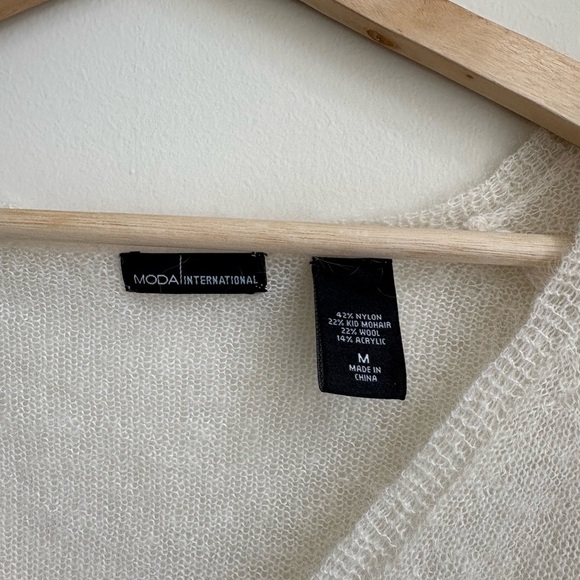 Moda International Mohair Blend White V-Neck Sweater - Size Medium - Picture 2 of 5